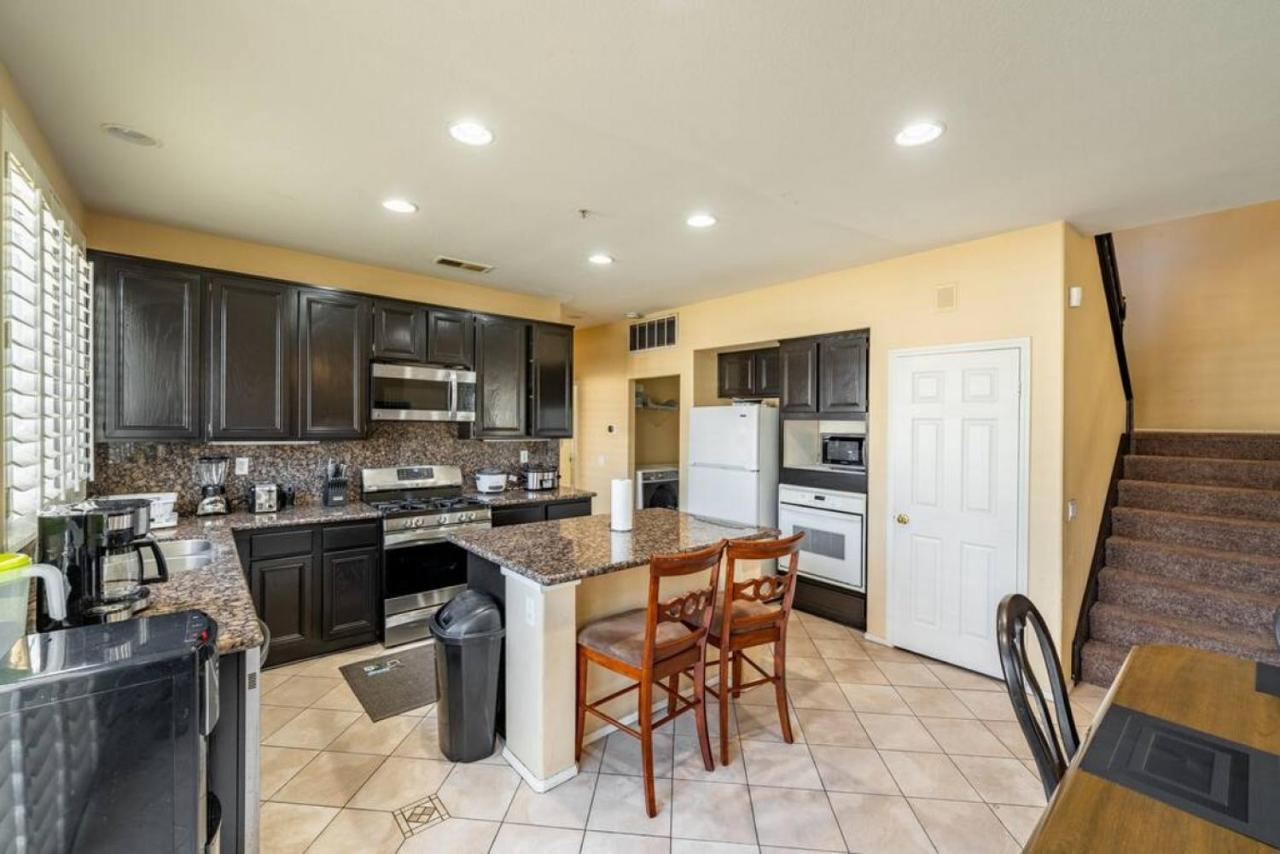 Family-Friendly 4Br Home - Spacious - Great Location フォンタナ エクステリア 写真